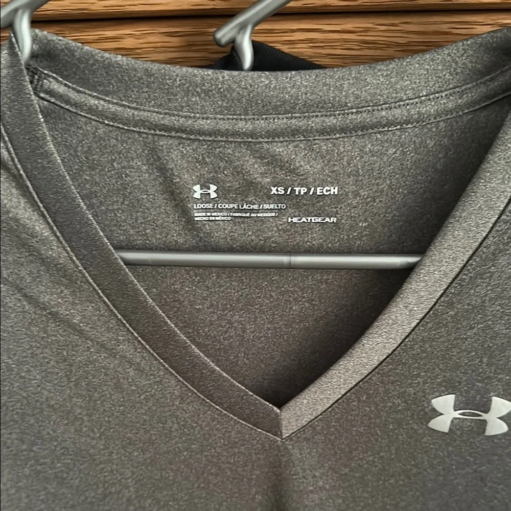 2 Under Armour Women's Short Sleeve V-Neck Tops - Gray and Black - Picture 3 of 6